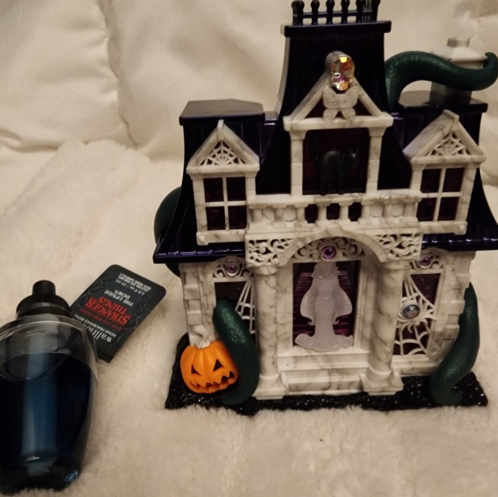 Spooky Halloween Haunted House Decor